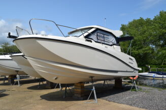 Quicksilver Activ 675 Weekend + Mercury 200hp (Stocked) - Image 2