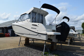 Quicksilver Activ 675 Weekend + Mercury 200hp (Stocked) - Image 4