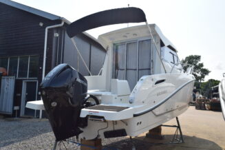 Quicksilver Activ 675 Weekend + Mercury 200hp (Stocked) - Image 5