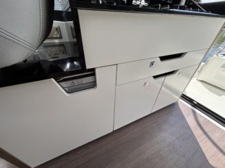 Beneteau Antares 9 OB | Twin Suzuki 200hp | 2019 - Image 28