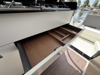 Beneteau Antares 9 OB | Twin Suzuki 200hp | 2019 - Image 29