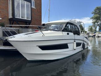 Beneteau Antares 9 OB | Twin Suzuki 200hp | 2019 - Image 5