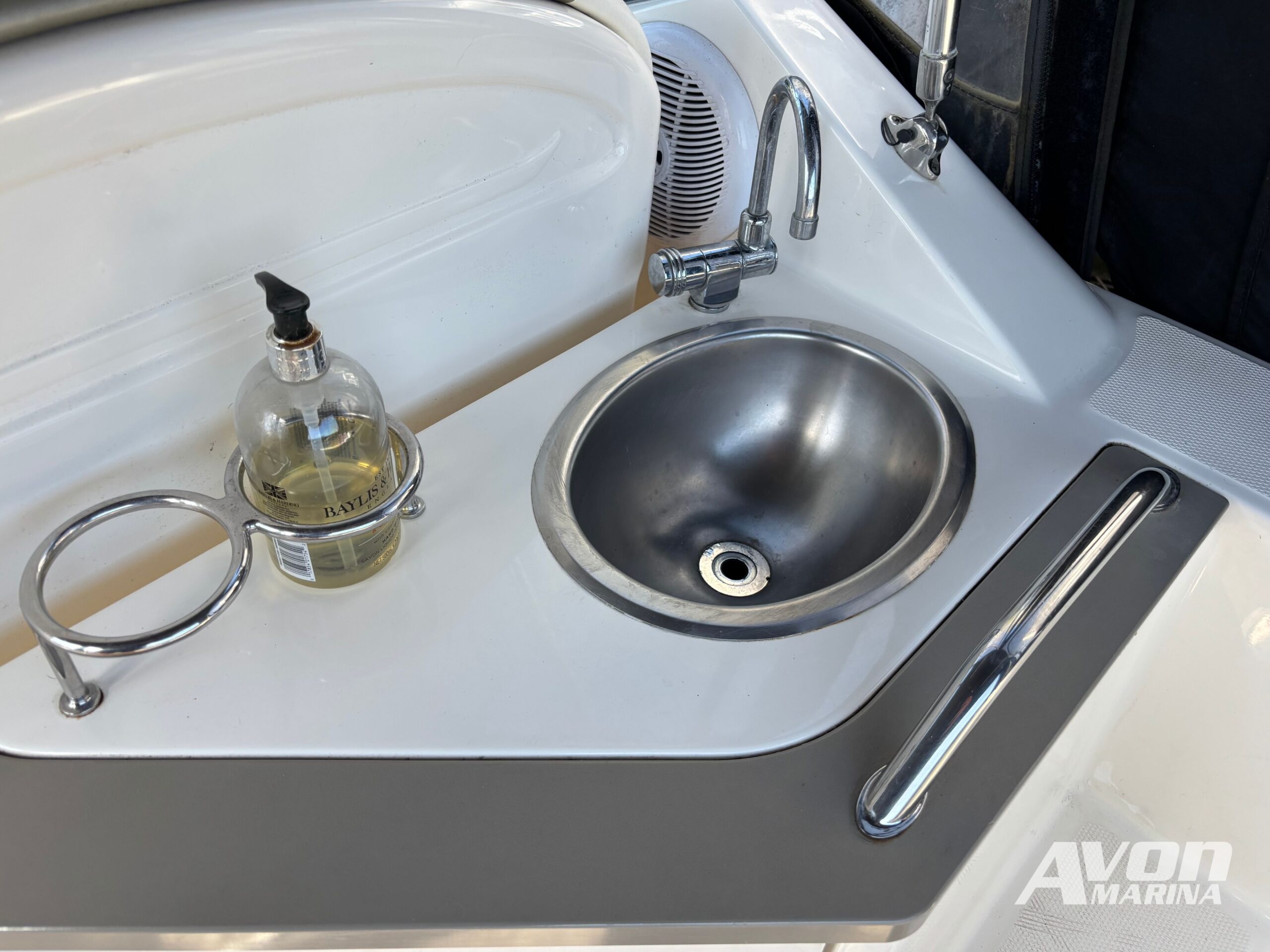 Sea Ray 240 Sundancer | Mercruiser 5.0 | 2007 - Image 16