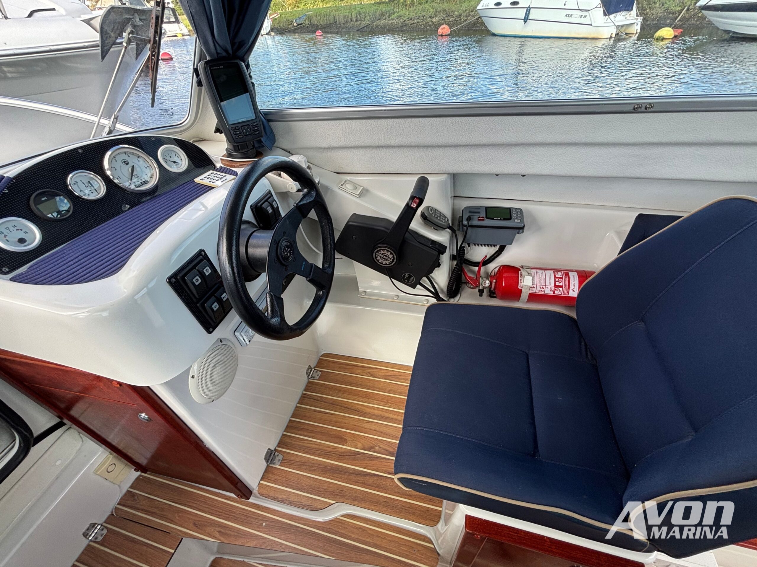 Finnmaster 6100MC | Evinrude 90hp | 2005 - Image 12